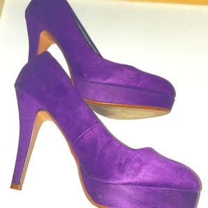 Excellent use condition purple heels 415 S122